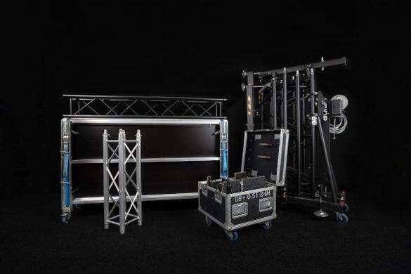 Bühnentechnik vor schwarzem Hintergrund