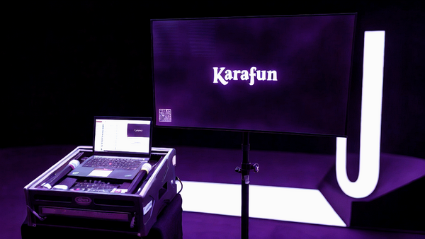 Karaoke Anlage mieten in Münster - Karaoke Maschine mit Bildschirm bei einer Veranstaltung