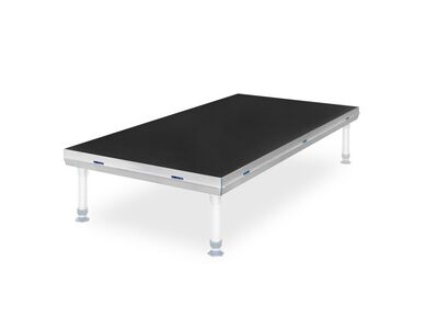 Bühnenpodeste mit Geländer im 2 x 1-Meter-Raster bei AE Rental